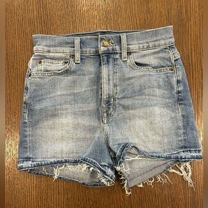 Women’s Frayed Hem Denim Shorts